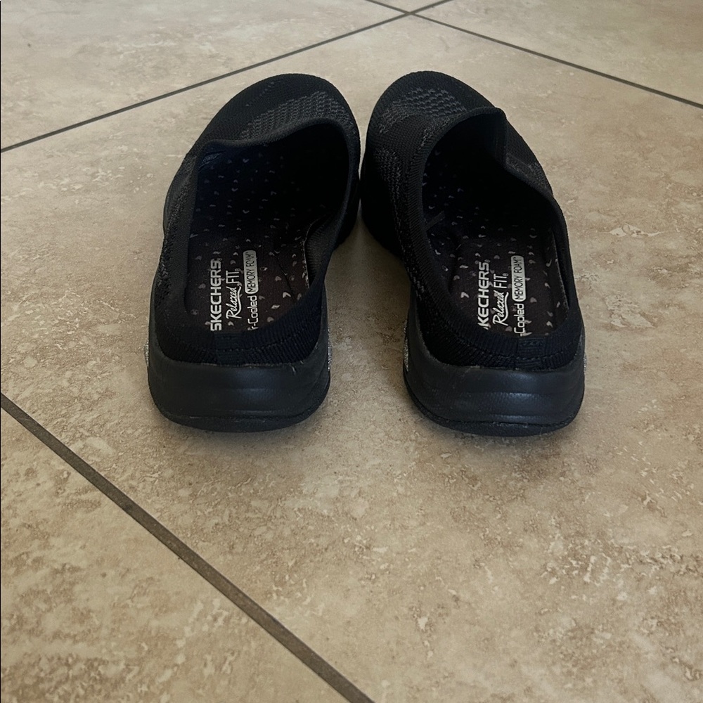 Women’s Skechers Black Slip-On Knit Walking Shoes Size 8.5 - Picture 4 of 6